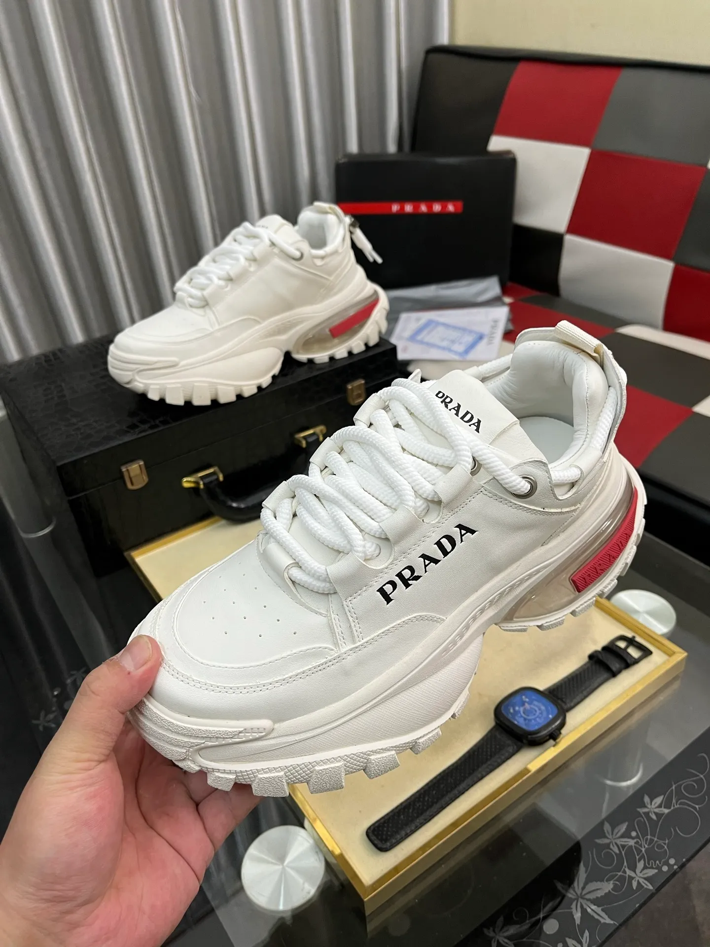 Men's shoes 💰: 800⌚️⌚️🔝High version The new PRADA (Prada) counters are launched simultaneously. The new men's shoes and 😘fabric are selected from first-layer cowhide and are made by pure handicrafts. Lining: Full cowhide lining. 👍🏿 High-end ☄️ air-cushion molded anti-slip rubber outsole, exquisite lines, simple and elegant, comfortable and high-end for leisure travel. Code number: 38 to 443️⃣Colors available